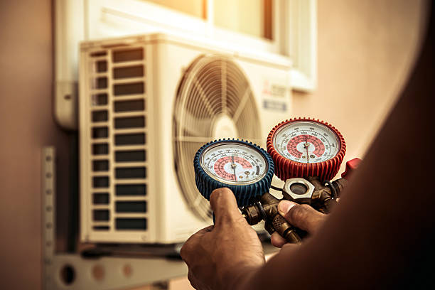 Professional Hvac technician working in San Carlos, AZ